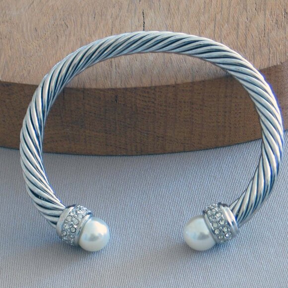 Stainless steel elegant bangle bracelet - Picture 3 of 4